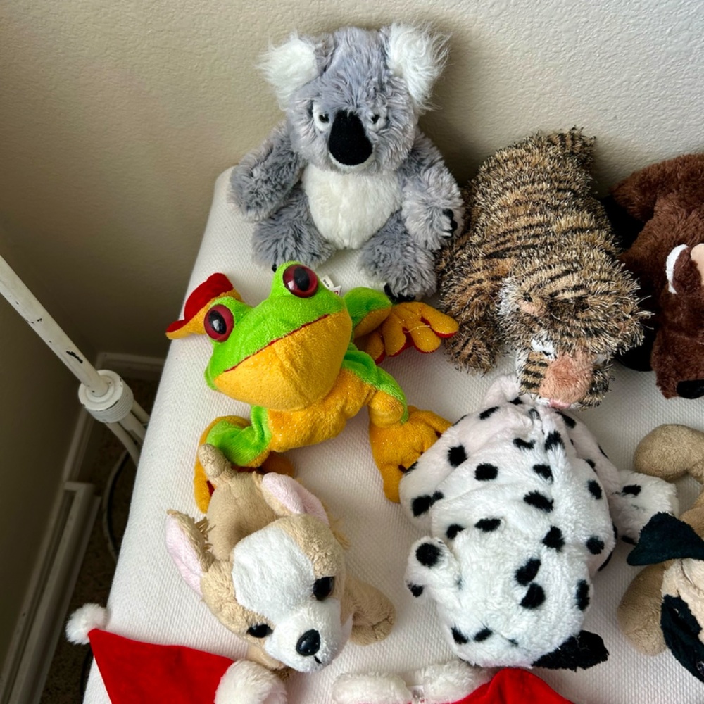Webkinz - Set of 7 and 1 Santa Outfit - Koala Tiger Reindeer Frog Pug Dalmatian - Picture 2 of 12